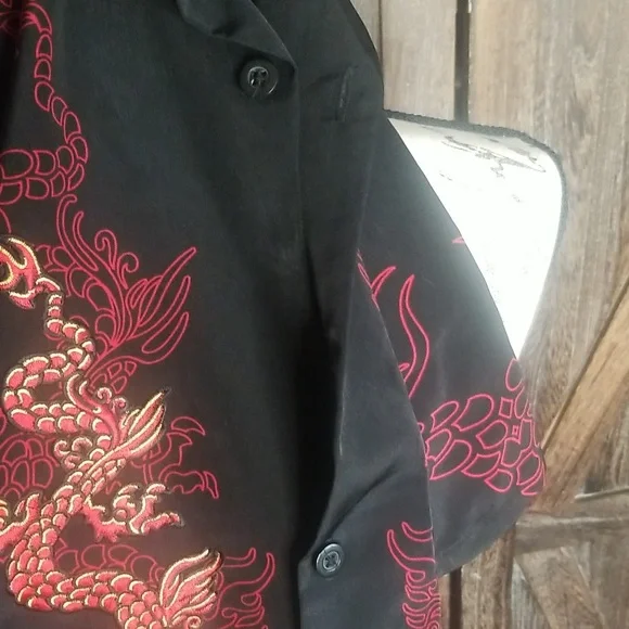 Silver Point-Retro Dragon Button Up Shirt-Size Medium - Picture 12 of 12